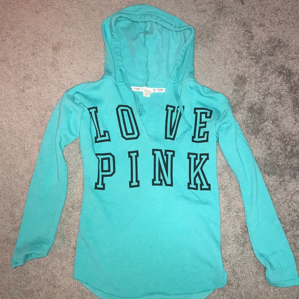 PINK hoodie. (Lightly used) (great condition)